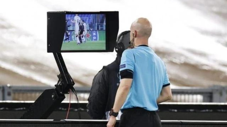 K&egrave;o VAR L&agrave; G&igrave; Trong C&aacute; Cược B&oacute;ng Đ&aacute;? C&aacute;ch Hiểu V&agrave; Soi K&egrave;o Đ&uacute;ng Bản Chất - Ảnh 2